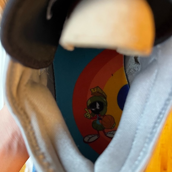 Nike LEBRON 18 LOW Bugs VS Marvin SPACE JAM Mens  CV7562-005 Sz 13 space jam - Picture 9 of 9